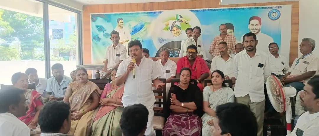 పార్వతీపురం: పార్వతీపురం మండల వైసిపి సమావేశం: స్థానిక ఎన్నికలపై అలజంగి జోగారావు దిశానిర్దేశం