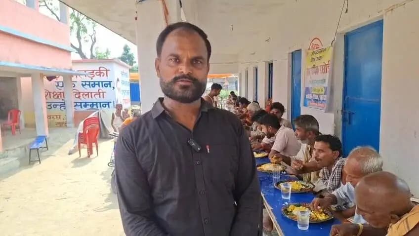 गोपालगंज जिला अंतर्गत सिधवलिया प्रखंड के बंजरिया गांव में गंडक नदी में जल प्रवाह वृद्धि से प्रभावित क्षेत्रों में बिहार सरकार के निर्देशानुसार जिला प्रशासन द्वारा संचालित सामुदायिक रसोई एवं अन्य राहत कार्यों के बारे स्थानीय लोगों की जुबानी.....
#CMSamrat #SamratChoudhary
Water Resources Department, Government of Bihar
Disaster Management Department Govt. of Bihar
Information & Public Relations Department, Government of Bihar