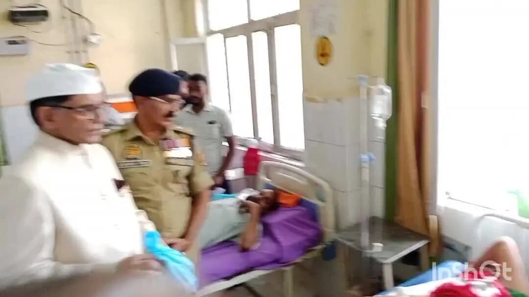 बलिया: बलिया में मड़ुआ का आटा खाने के बाद 66 महिलाएं बीमार, दो गांवों में मचा हड़कंप
