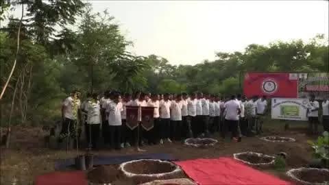 அரக்கோணம்: அரக்கோணம் தேசிய பேரிடர் மீட்பு மையத்தில் மீட்பு மைய வீரர்கள் மரக்கன்றுகளை நட்டனர்