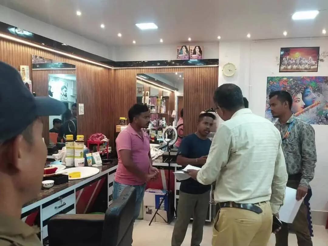 আমবাসা: আমবাসা এলাকায় ফুট সেফটি দপ্তরের উদ্যোগে অভিযান চালানো হয়