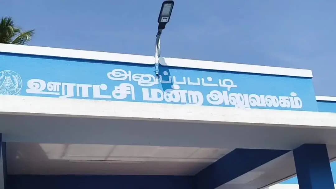 ஆண்டிப்பட்டி: ஆண்டிபட்டியில் மாட்டு கொட்டகையில் வசிக்கும் அனாதை பிள்ளைகள்: முதல்வர் விஜய் உதவ கோரிக்கை