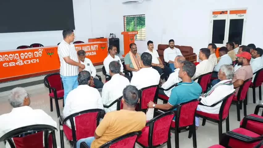 ଛେଣ୍ଡିପଦା: ଛେଣ୍ଡିପଦା ବିଜେପି କାର୍ଯ୍ୟାଳୟ ଠାରେ ବଡକେରଯାଙ୍ଗ ଲୋକଙ୍କ ସହ ସମସ୍ୟା ବିଷୟରେ ଆଲୋଚନା କଲେ ବିଧାୟକ ଅଗସ୍ତି ବେହେରା