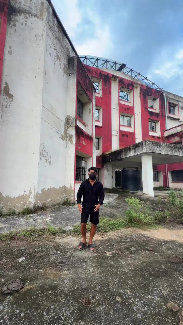 68 करोड़ से अधिक बना हुआ है चतरा में पॉलिटिकियल कॉलेज 7 साल से बंद क्यों पड़ा हुवा है आखिर में स्टूडेंट की भविष्य के साथ