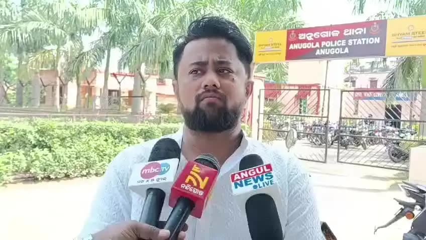 ଅନୁଗୋଳ: ଦୁଇ ଜଣ ବ୍ୟକ୍ତି ଗୋରୁ କାଟିବା ନେଇ ଅନୁଗୋଳ ଥାନାରେ ଅଭିଯୋଗ କରି ପ୍ରତିକ୍ରିୟା ରଖିଲେ ବାପୁଜୀ ପ୍ରଧାନ