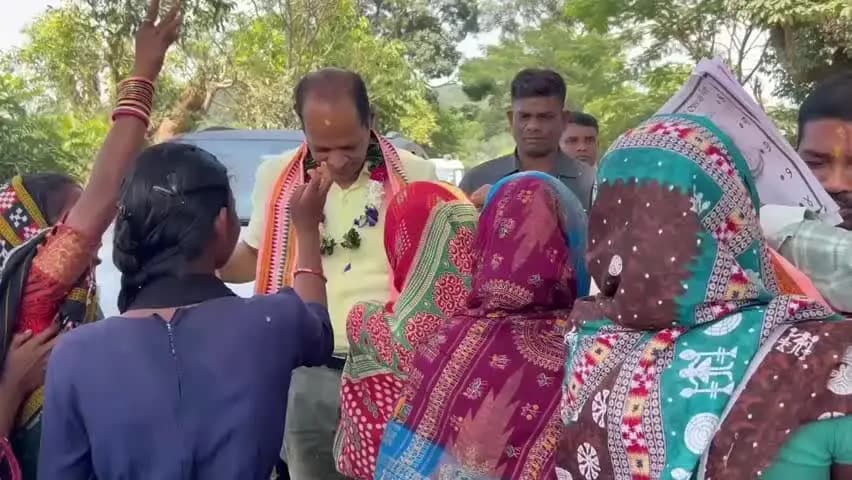 ମୋହନା: ଆର ଉଦୟଗିରି ବ୍ଲକ ଉପାନ୍ତ ଅଞ୍ଚଳକୁ ରାସ୍ତା ସମେତ ବିଭିନ୍ନ ପ୍ରକଳ୍ପର ଶିଳାନ୍ୟାସ କଲେ ବ୍ରହ୍ମପୁର ସାଂସଦ ପ୍ରଦୀପ ପାଣିଗ୍ରାହୀ