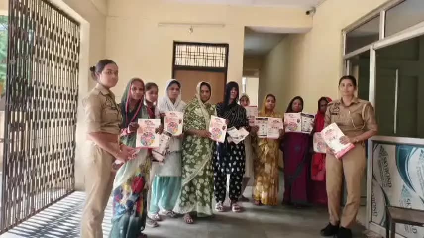 महोबा: मिशन शक्ति के तहत गांधी नगर समेत ग्रामीण इलाकों में 'बहू-बेटी सम्मेलन', महिलाओं को दिए गए सुरक्षा और स्वावलंबन के गुर