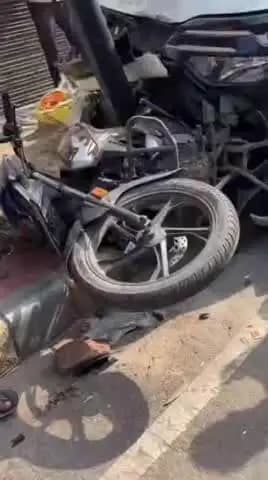 मुरादाबाद: सदर कोतवाली इलाके में बेकाबू तेज रफ्तार कार ने कई लोगों को रौंदा, वीडियो हुआ वायरल