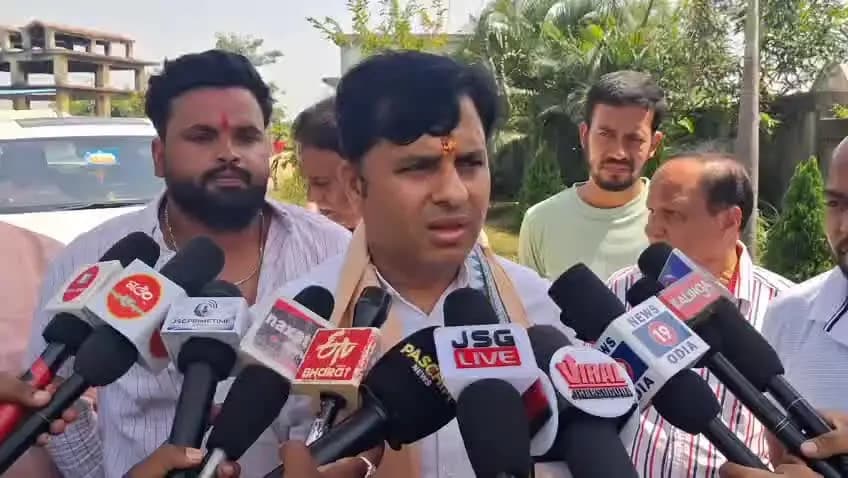 ଝାରସୁଗୁଡା: ମଙ୍ଗଳବଜାର ହସ୍ପିଟାଲରେ ଡାକ୍ତରଙ୍କ ଚିକିତ୍ସାରେ ଅବହେଳା ଓ ପୂର୍ବତନ ବିଧାୟିକାଙ୍କ ଧାରଣା ପ୍ରସଙ୍ଗରେ ଝାରସୁଗୁଡା ବିଧାୟକଙ୍କ ପ୍ରତିକ୍ରିୟା
