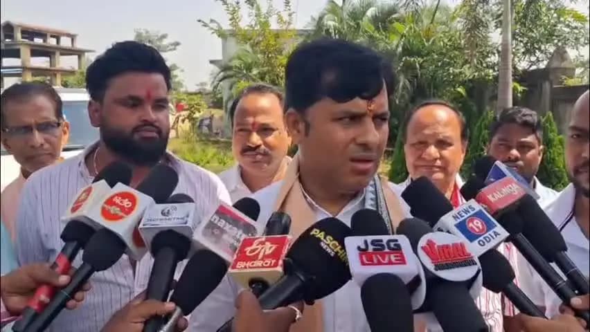 ଝାରସୁଗୁଡା: ପୁରୁଣାବସ୍ତି ସ୍ମଶାନଘାଟ ଠାରେ ବୃକ୍ଷରୋପଣ କାର୍ଯ୍ୟକ୍ରମ, ପ୍ରତିକ୍ରିୟା ରଖିଲେ ଝାରସୁଗୁଡା ବିଧାୟକ