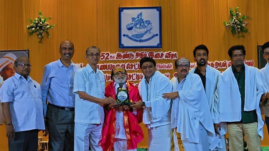 மதுரை கிழக்கு: தமிழ் இசைச் சங்கத்தின் 52-வது ஆண்டு விழா: வீரமணி ராஜூவின் பாடலில் மெய்மறந்த எம்.ஏ.எம். இராமசாமி