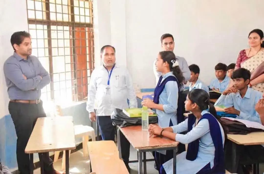 देवसर: देवसर मॉडल स्कूल में शिक्षिका अनुपस्थित, वेतन कटौती का आदेश