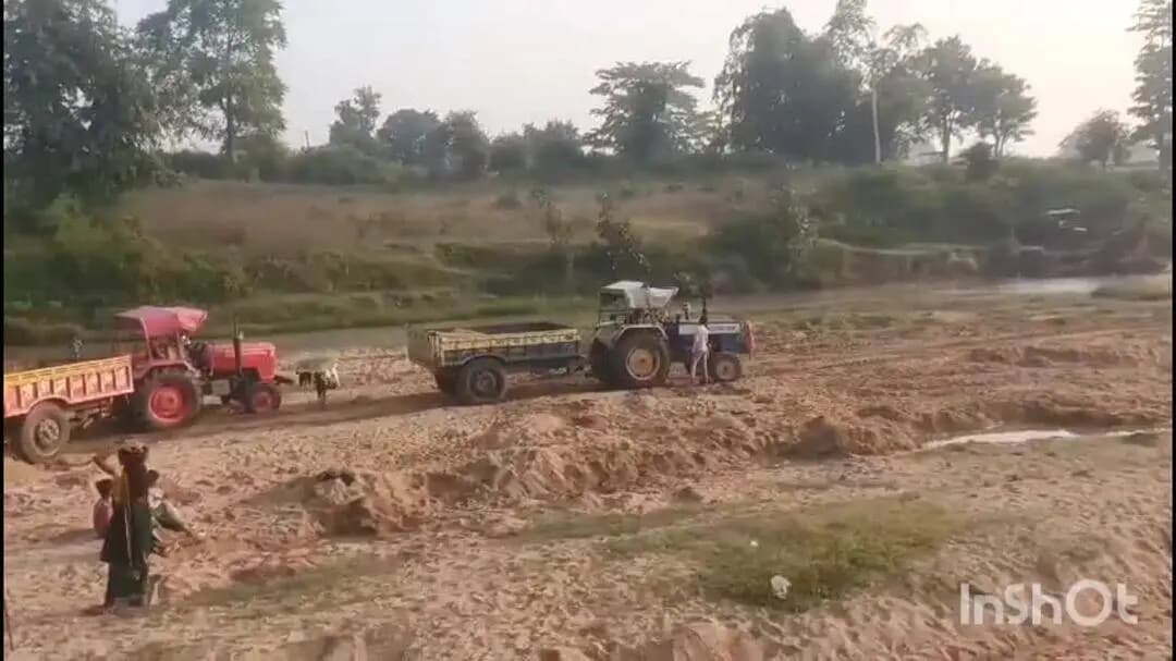 नौडीहा बाज़ार: डगरा में बेखौफ बालू खनन: दिन में नदी से, रात में ट्रैक्टरों से पहुंचाई; एक ट्रैक्टर 2500-3000 रुपये में