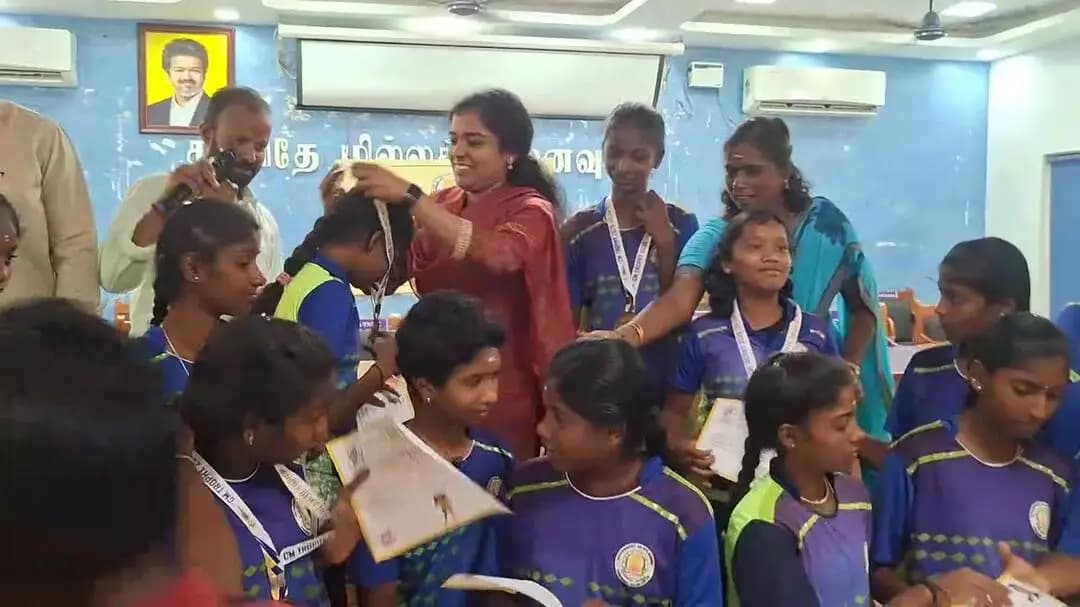 வேலூர்: முதல்வர் கோப்பை போட்டிகளில் வென்ற வீரர்களுக்கு ஆட்சியர் பாராட்டு