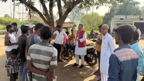 चैनपुर: चलो गाँव की ओर कार्यक्रम: कांग्रेस नेता ने ताली, तलैया, बभन्डी, पूर्वडीहा, लिधकी, पतरिया, बोकेया गांवों का किया दौरा