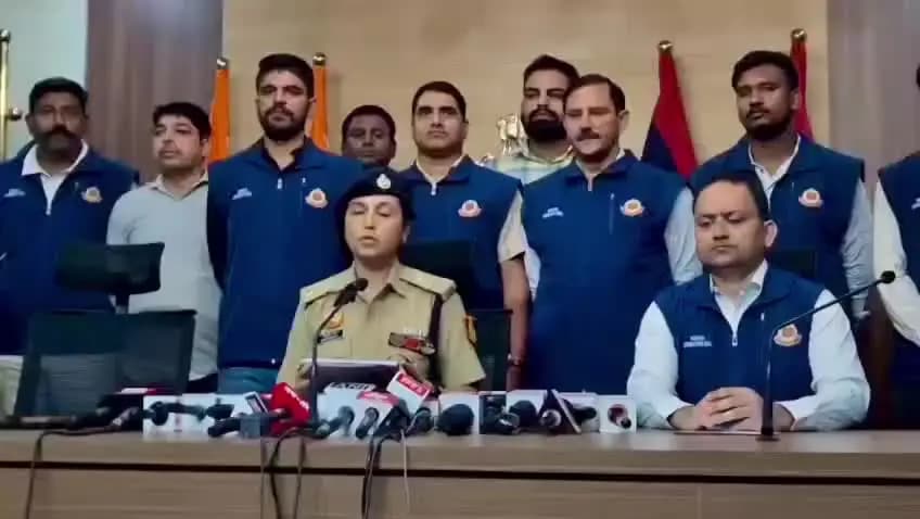 यमुना विहार: 19.50 लाख की लूट का खुलासा, पांच आरोपी गिरफ्तार; दिल्ली से यूपी और उत्तराखंड तक चला पुलिस का पीछा-निहारिका,DCP