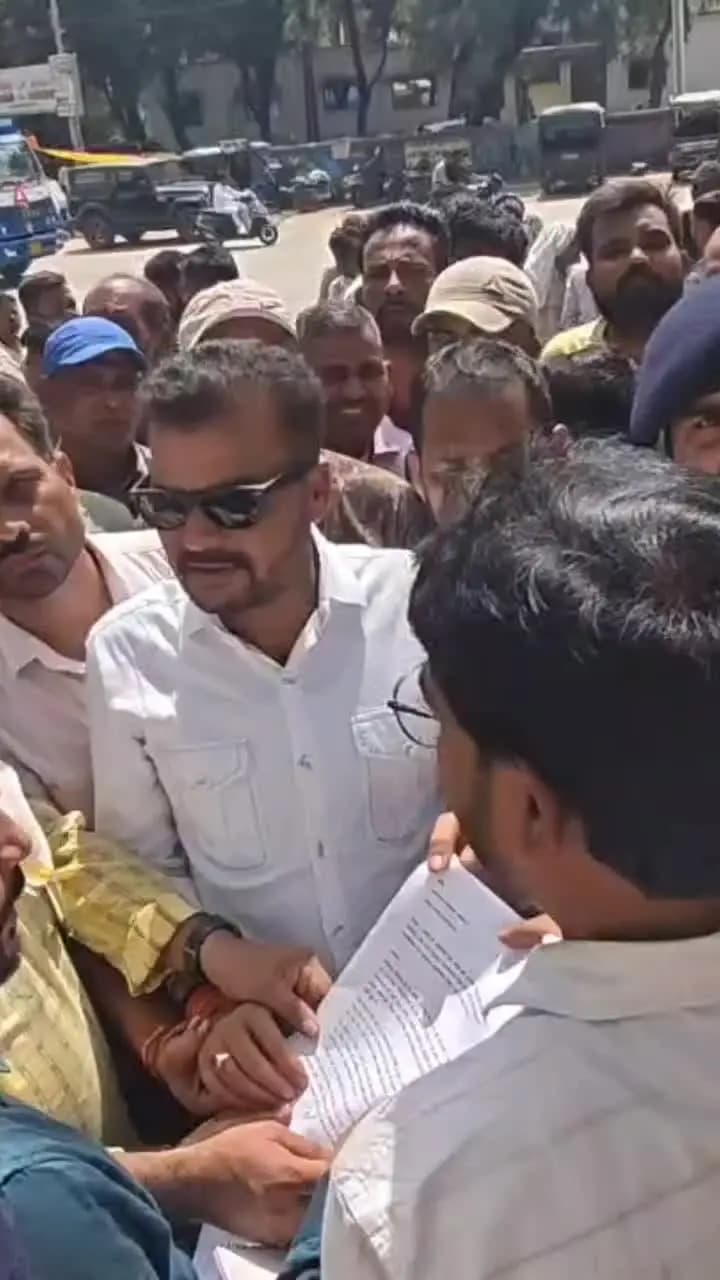सोनांचल बस स्टैंड बन्द हो जाने के कारण फुटपाथ व्यापारियों का रोजगार ठप्प हो गया है एवं रोजी रोटी का संकटउत्पन्न हो गया ह