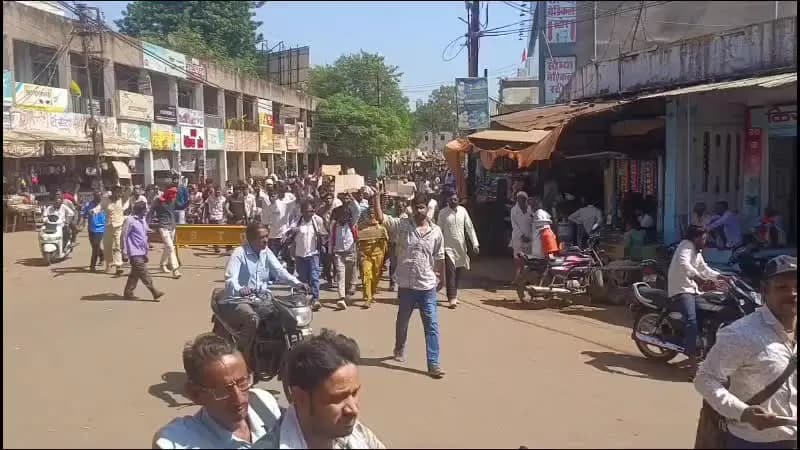शिवपुरी नगर: फिजिकल थाना क्षेत्र में चोरी कबूलवाने के लिए फिटनेस ट्रेनर को थर्ड डिग्री, पुलिस पर भड़के छात्र