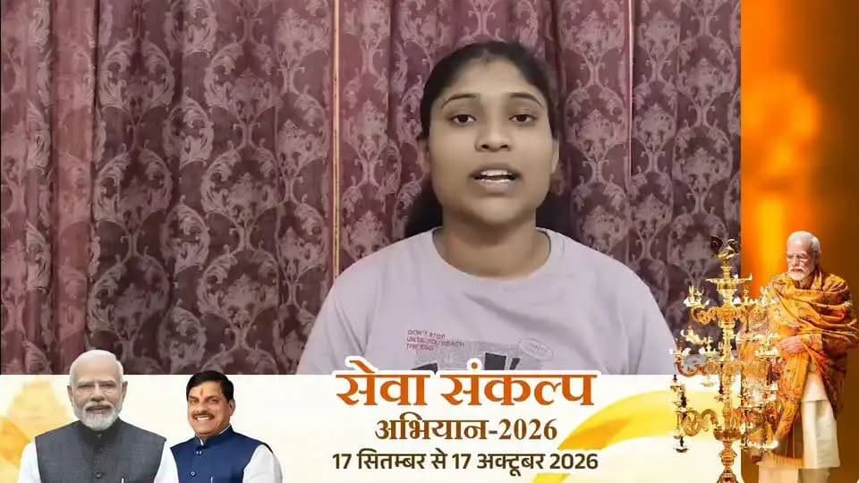 मेरा नाम गोमती नायक है और मैं डिंडौरी जिले की रहने वाली हूँ। मुझे खेल के क्षेत्र में आगे बढ़ने का अवसर मिला और मैंने स्टेट लेवल पर गोल्ड मेडल हासिल किया है। इसके साथ ही मुझे खेलो इंडिया यूनिवर्सिटी गेम्स के तहत हरियाणा और पंजाब में आयोजित प्रतियोगिताओं में खेलने का अवसर भी प्राप्त हुआ।
डिंडौरी जिले में खिलाड़ियों को दी जा रही खेल सुविधाओं और मिल रहे प्रोत्साहन से हमें अपनी प्रतिभा को निखारने का बेहतर अवसर मिल रहा है। इसके लिए मैं प्रधानमंत्री श्री नरेंद्र मोदी जी और मुख्यमंत्री डॉ. मोहन यादव जी का हृदय से धन्यवाद करती हूँ। मैं आगे भी मेहनत करते हुए डिंडौरी और मध्यप्रदेश का नाम रोशन करना चाहती हूँ।
#sevasankalap #sevasankalapabhiyan2026 #collectordindori #jansampark #Dindori #KheloIndia #Wrestling #SportsTalent #MadhyaPradesh #SportsDevelopment #YouthPower