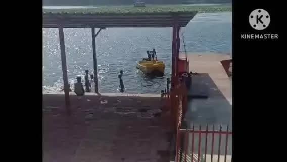ललितपुर: सुमेरा तालाब में लावारिस नाव बच्चों के लिए बन सकती है खतरा, बिना किसी सेफ्टी के बच्चे नाव में घूमते हुए आया वीडियो सामने