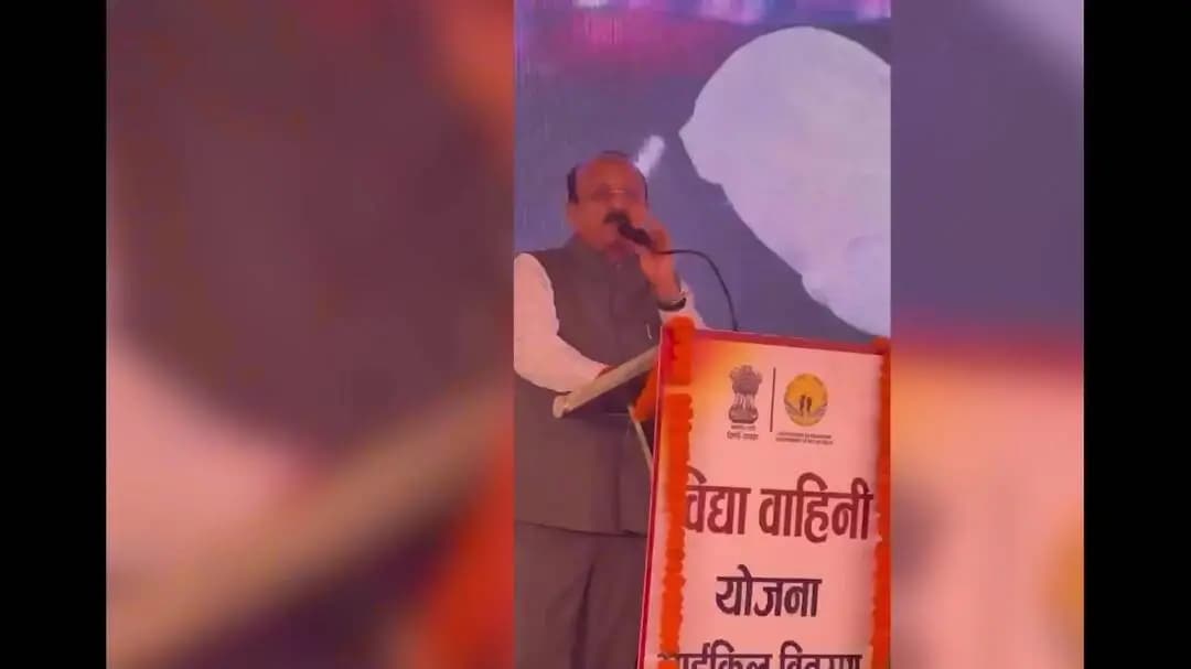 विद्या वाहिनी योजना के तहत 581 छात्राओं को मंत्री आशीष सूद ने साइकिल वितरित की