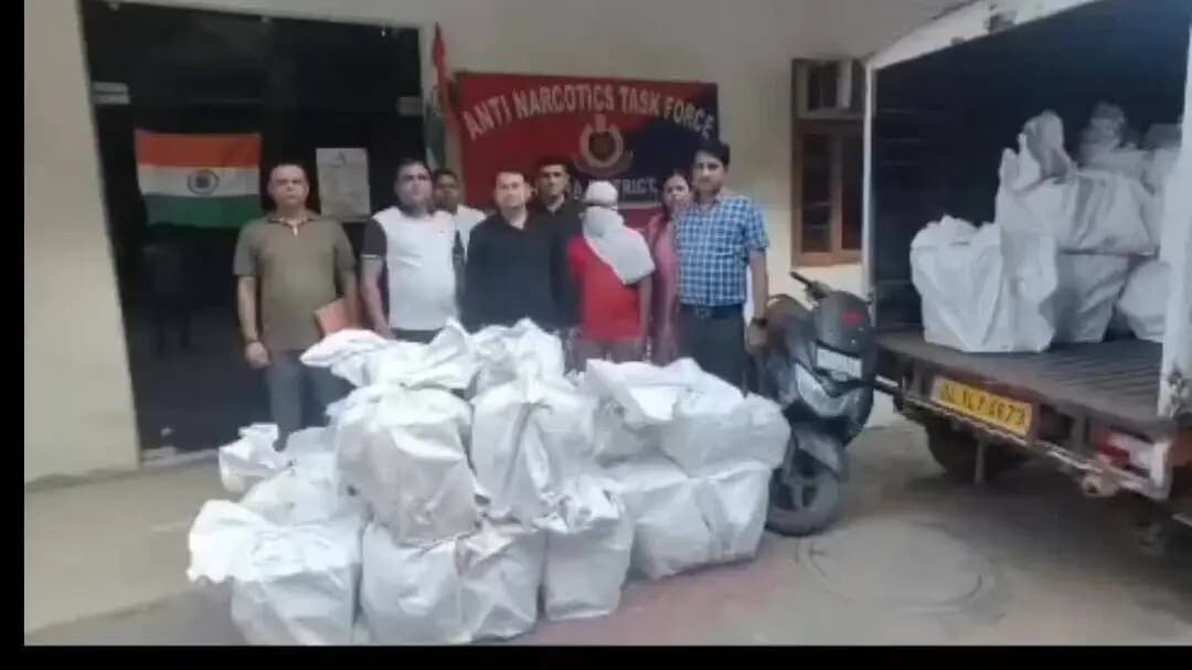 यमुना विहार: शाहदरा जिला पुलिस ने शराब सप्लायर को गिरफ्तार कर भारी मात्रा में अवैध शराब ज़ब्त की