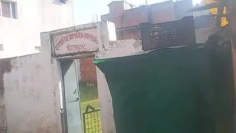 @बिजावरमें बहुत भ्रष्टाचार चल रहा है यह दो दिन से कचरा नहीं उठ रहा है स्कूल के बच्चों को निकालने में समस्या आ रही है और