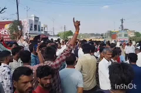 शाजापुर: सोयाबीन खरीदी बंद होने पर शाजापुर मंडी में किसानों ने किया हंगामा, गेट पर ताला जड़ा और पुराने एबी रोड पर चक्काजाम