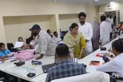 शाजापुर: शाजापुर कलेक्ट्रेट में जनसुनवाई के दौरान विभिन्न विभागों के 101 आवेदन मिले, अपर कलेक्टर ने सुनीं समस्याएं