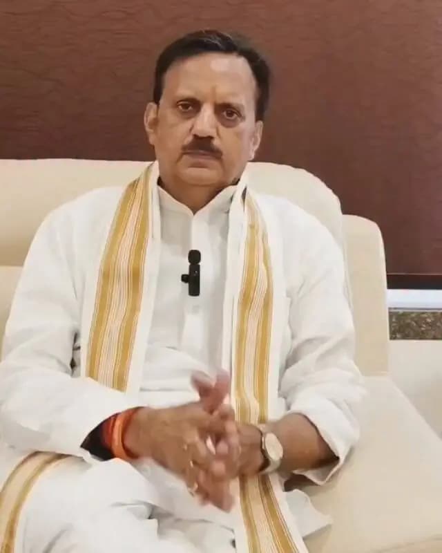 उप मुख्यमंत्री श्री राजेंद्र शुक्ल ने 7 अक्टूबर को सेवा ज्योति यात्रा के आयोजन में प्रधानमंत्री श्री नरेंद्र मोदी के वर्चुअल संबोधन को देखने - सुनने के लिए समस्त नागरिकों से अपील की तथा रीवा के एनसीसी ग्राउंड में पहुँचने का आग्रह किया।
PMO India CM Madhya Pradesh Dr Mohan Yadav Rajendra Shukla Office Of Rajendra Shukla Jansampark Madhya Pradesh
#सेवा_संकल्प_अभियान #SevaSankalpAbhiyan
#SewaJyotiYatra #सेवा_ज्योति_यात्रा
#Rewa #रीवा