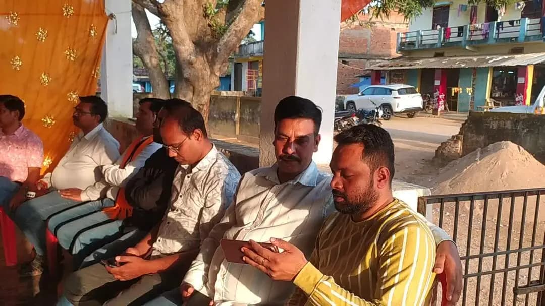 भाजपा ओबीसी मोर्चा के जिला पदाधिकारी की upsthiti mein Saraswati Shishu Mandir phangarh mein Hui Pratham baithak