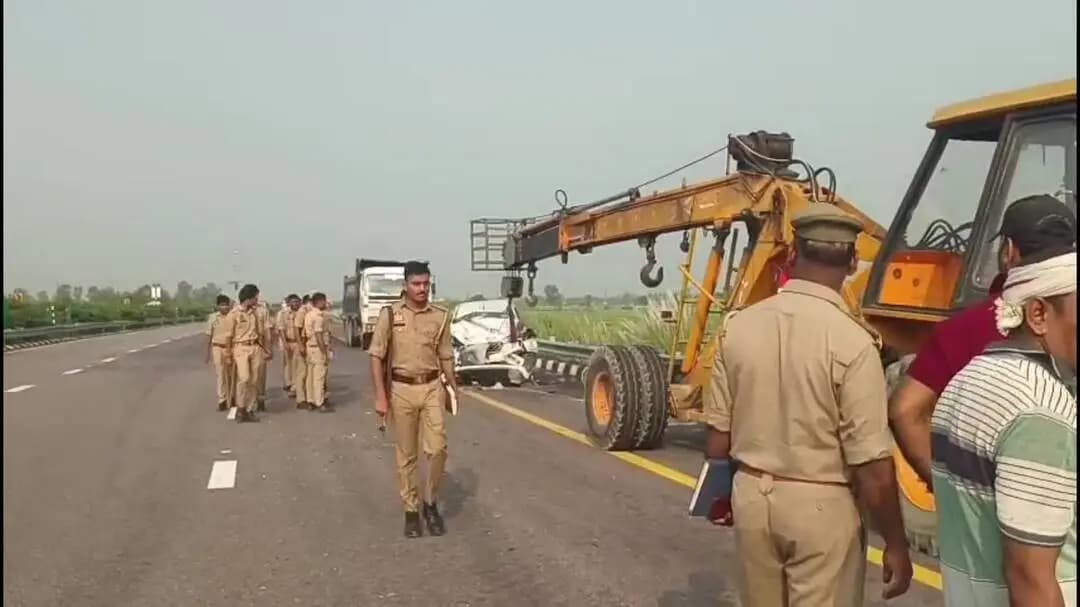 सुल्तानपुर: पूर्वांचल एक्सप्रेस वे पर चार खिलाड़ियों की हुई मौत, खिलाड़ी लखनऊ से देवरिया जा रहे थे