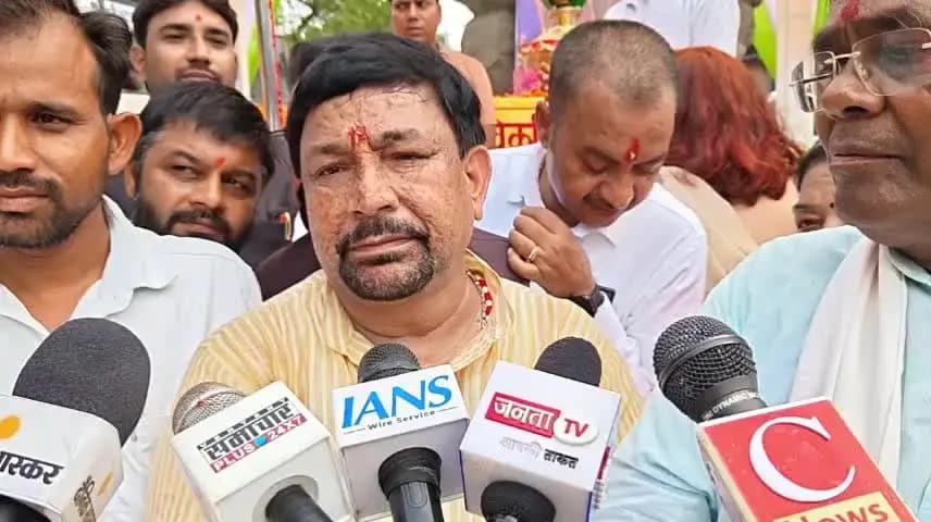 फर्रुखाबाद: मिलिट्री चौराहा पर कलश स्थापना कर विकसित चौक के नाम से स्थापित किया गया, सांसद ने कहा- विकसित भारत दिलाएगा याद