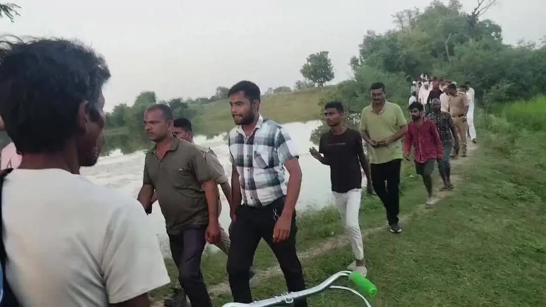 17 साल की लड़की की तालाब में डूब कर हुई मौत जल बेचकर सो को निकाला गया बाहर यह मामला कुकुरहटा का है जो ननिहाल में रहता था