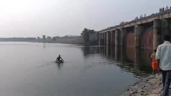 मेदिनीनगर (डालटनगंज): पलामू: बीमार भाई का इलाज कराने के बाद किशोरी ने बटाने डैम में लगाई छलांग, 6 घंटे बाद मिला शव