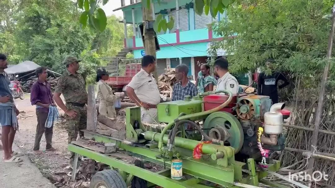 ଭୋଗରାଇ: ଡେମୁରିଆ ନିକଟରୁ ଜବତ ହେଲା ହାଇଡ୍ରୋଲିକ୍ କାଠ କଟର୍ ମେସିନ୍