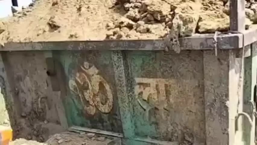 मिहोना: लहार कॉलेज रोड पर मिट्टी से भरे ट्रैक्टर ने टमटम को टक्कर मारी, बच्चे घायल