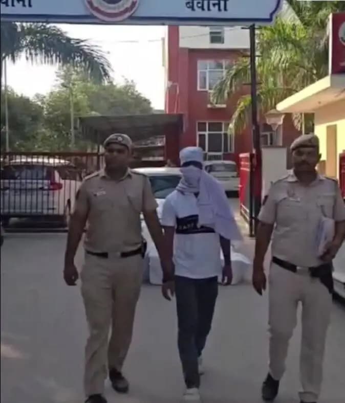बावना पुलिस ने 1,800 क्वार्टर अवैध शराब के साथ 18 वर्षीय आरोपी गिरफ्तार किया