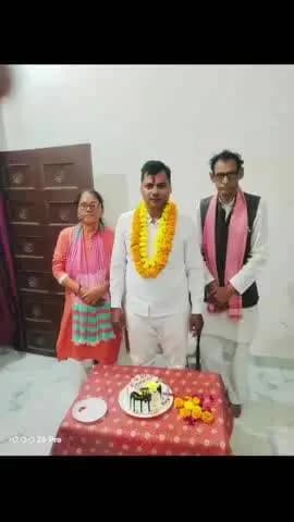 वरिष्ठ कांग्रेस नेता विनोद कुशवाहा बरोदा के जन्मदिन दिन पर उनके आवास पर केक कटवाकर जन्मदिन की शुभकामनाये दी!ममता सिंह कु