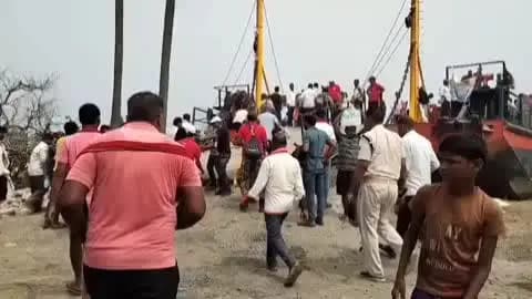 जगदीशपुर: भागलपुर बियाडा घाट पर टाइम टेबल को लेकर विवाद, दो जहाजों में टक्कर, बड़ा हादसा टला