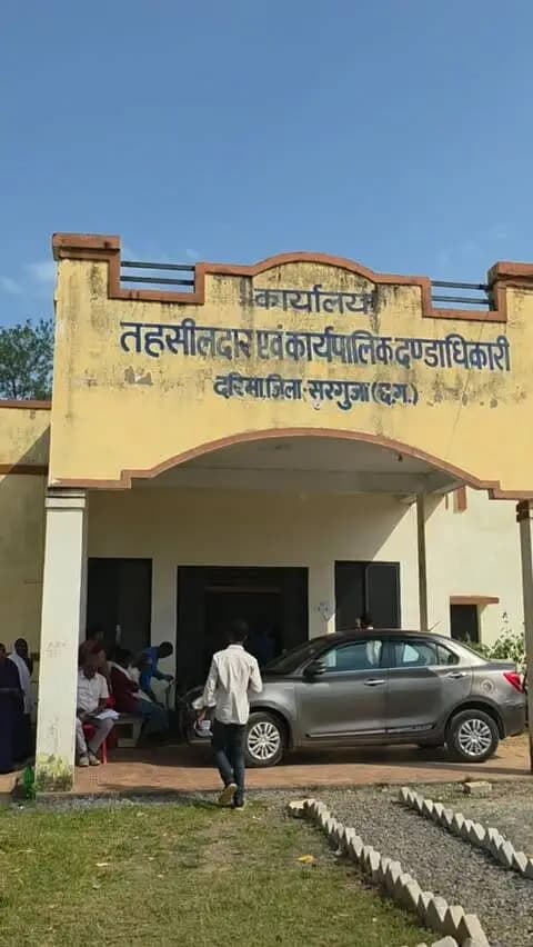 सेवा की कहानी:फौती नामांतरण की प्रक्रिया हुई पूरी, सेवा सेतु शिविर से मनमोहन को मिली राहत
पिता के निधन के बाद नामांतरण के लिए किया था आवेदन, दरिमा में आयोजित सेवा सेतु शिविर में हुआ निराकरण
#सेवा_संकल्प_अभियान #SevaSankalpAbhiyan #SevaSankalp #JanSeva #JanBhagidari
@chhattisgarhcmo @dpr.chhattisgarh