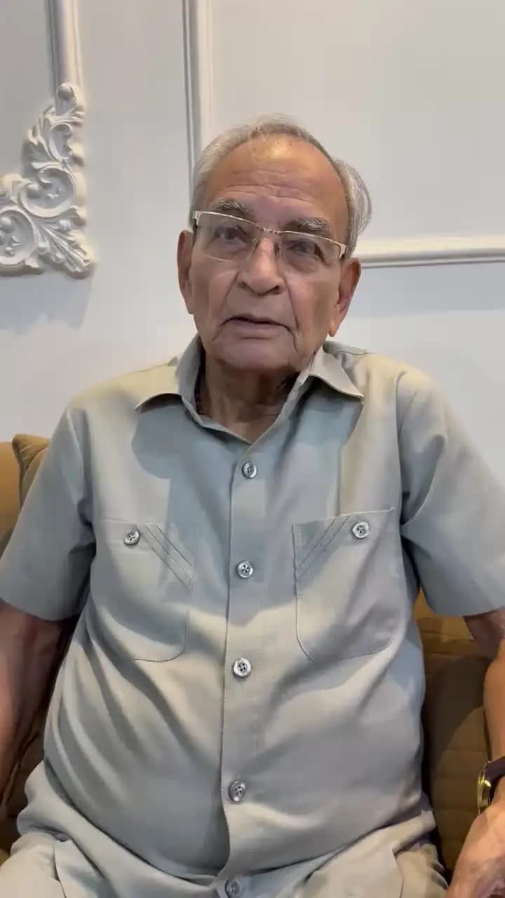 विधायक शर्मा ने लोकसभा अध्यक्ष ओम बिरला की ओर से गर्भवती महिलाओं को बांटे जा रहे किट को बताया
आचार संहिता का उल्लंघन