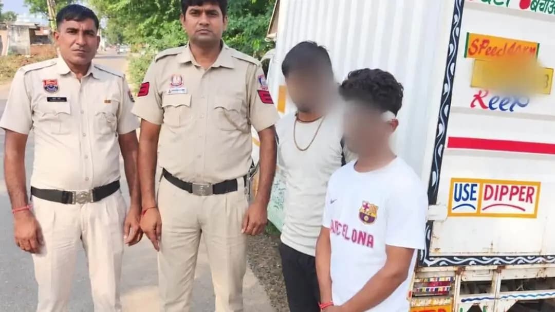 नजफगढ़: द्वारका सेक्टर-23 पुलिस ने 2 वाहन चोरों को दबोचा, चोरी का टाटा ऐस टेम्पो बरामद, तीसरे आरोपी की तलाश जारी