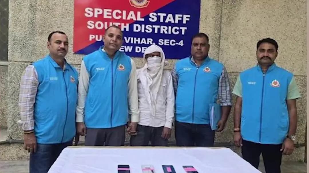 साउथ दिल्ली में मोबाइल चोरी का आरोपी गिरफ्तार, 4 चोरी के फोन बरामद कर 4 मामलों का खुलासा