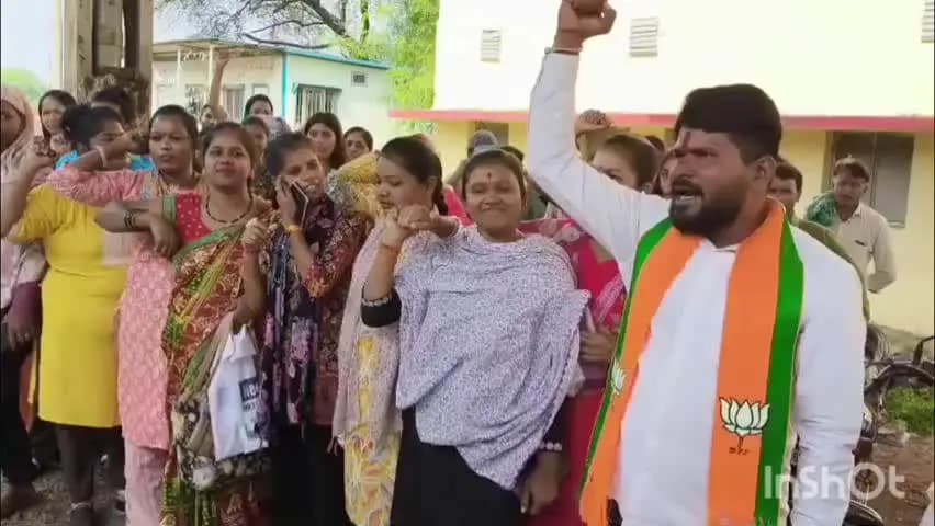 पाटन: भिलाई-3 में लोकल ट्रेनों के ठहराव के लिए सांकेतिक 'रेल रोको' आंदोलन