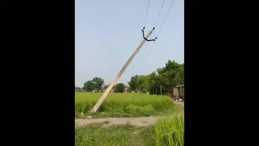 लंभुआ: लम्भुआ में 11 हजार वोल्ट का पोल बना जानलेवा, बिजली विभाग बेखबर