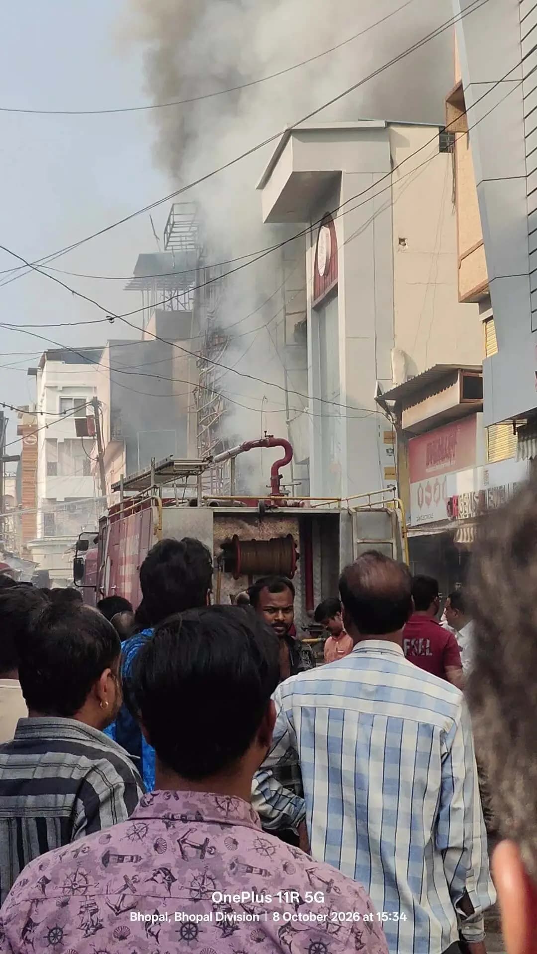 Bhopal new market mein Balaji chhole bhature ki dukaan mein lagi Aag
