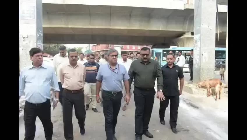 यमुना विहार: निगमायुक्त ने मोलड़बंद क्षेत्र का निरीक्षण कर जनसमस्याओं के त्वरित एवं स्थायी समाधान के दिए निर्देश
