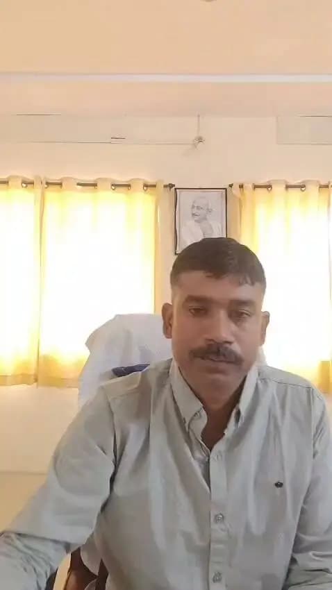 #सेवा_संकल्प_अभियान अंतर्गत 09 अक्टूबर को होगा वृहद वृक्षारोपण कार्यक्रम का आयोजन
जिले में 225 हेक्टेयर क्षेत्र में रोपित किए जाएंगे 1 लाख 12 हजार 500 पौधे
जिला स्तरीय कार्यक्रम ग्राम गडवाड़ा-देवझिरी के पास दोपहर 3:30 बजे होगा आयोजित
सेवा संकल्प अभियान वर्ष 2026-27 के अंतर्गत सामान्य वनमण्डल झाबुआ द्वारा पर्यावरण संरक्षण, हरित आवरण में वृद्धि एवं बिगड़े वनों के सुधार के उद्देश्य से 09 अक्टूबर 2026 को जिले में वृहद वृक्षारोपण कार्यक्रम का आयोजन किया जाएगा। इसके तहत जिले के विभिन्न वन क्षेत्रों में कुल 225 हेक्टेयर क्षेत्र में 1 लाख 12 हजार 500 पौधों का रोपण किया जाएगा।
ग्राम गडवाड़ा-देवझिरी के पास होगा जिला स्तरीय कार्यक्रम
जिला स्तरीय वृहद वृक्षारोपण कार्यक्रम 09 अक्टूबर 2026 को दोपहर 3:30 बजे झाबुआ वन परिक्षेत्र के कक्ष क्रमांक 406, बीट नवागांव, ग्राम गडवाड़ा-देवझिरी के पास आयोजित किया जाएगा। कार्यक्रम में जनप्रतिनिधियों, अधिकारियों, कर्मचारियों एवं ग्रामीणजनों की सहभागिता से पौधारोपण किया जाएगा।
वृक्षारोपण कार्यक्रम के सुव्यवस्थित आयोजन के लिए वन विभाग द्वारा आवश्यक तैयारियां की जा रही हैं। कार्यक्रम का उद्देश्य जनभागीदारी के माध्यम से पर्यावरण संरक्षण को प्रोत्साहित करना तथा वन क्षेत्रों में हरित आवरण बढ़ाना है।
Jansampark Madhya Pradesh CM Madhya Pradesh Indore Commissioner Department of Forest, Madhya Pradesh #Jhabua #JansamparkMP #SevaSankalpAbhiyan