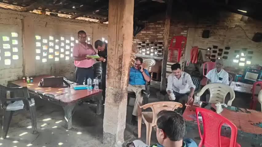 कालपी: कालपी तहसील क्षेत्र में आगामी त्यौहारों से पहले खाद्य सुरक्षा टीम ने की चेकिंग, पनीर और दूध के नमूने भरे